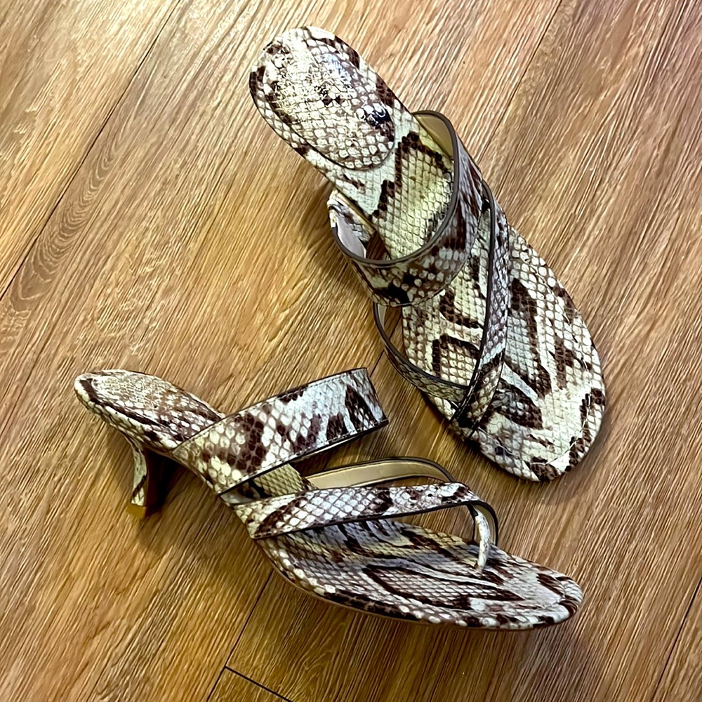 🐍 Leather Vince Camuto Thong Kitten Heel